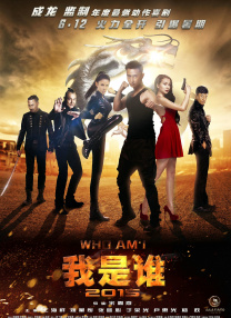 这种自信不仅体现在影片的角色中，也通过群众演员的自然表演传递给观众。
